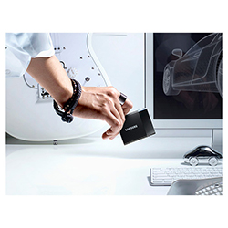 Samsung Portable SSD T1 1TB Size View